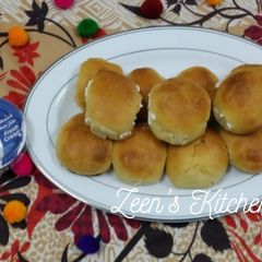 A picture of Cream Buns.