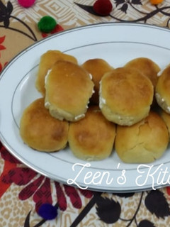 A picture of Cream Buns.