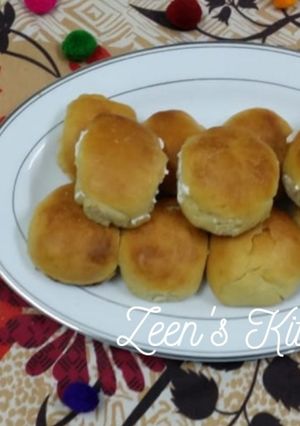 A picture of Cream Buns.