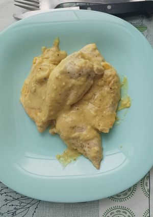 Una foto de Pollo con crema de champiñones