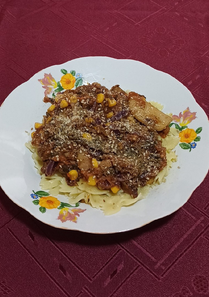 Una foto de Pasta con tofu, choclo y vegetales -vegano- :)