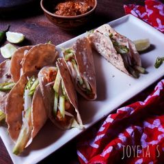 A picture of Butter chicken taco.