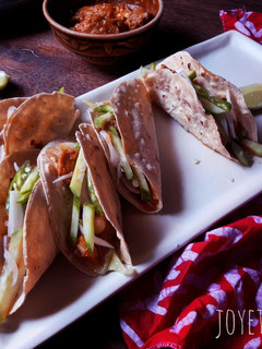 A picture of Butter chicken taco.