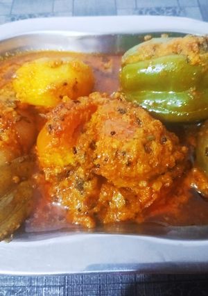 ભરેલું શાક(Stuff Shaak Recipe in Gujarati) રેસીપી મુખ્ય ફોટો