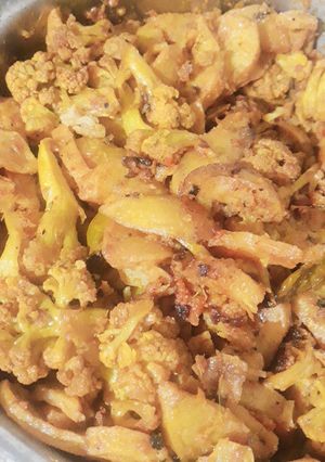 A picture of Aloo gobi veg.