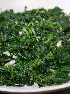 Una foto de Espinacas salteadas con ajo