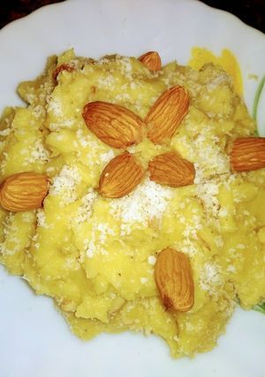 A picture of Besan halwa.