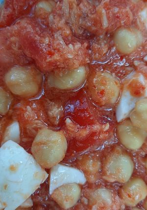 Una foto de Ensalada jugosa de garbanzos en salsa fría