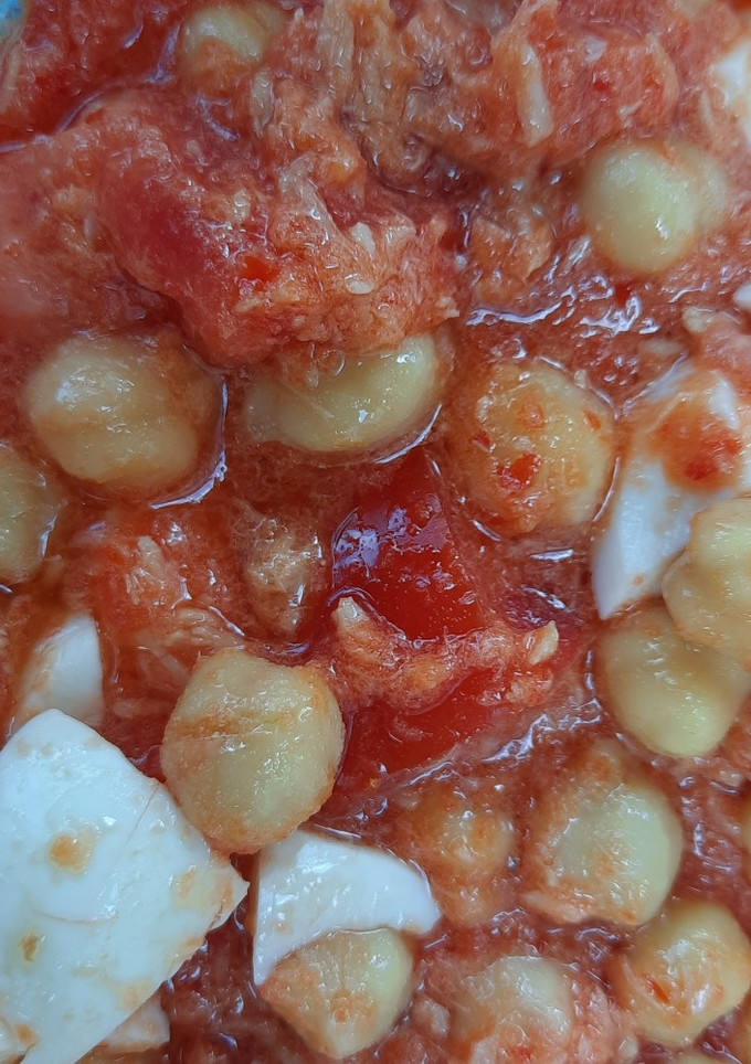 Una foto de Ensalada jugosa de garbanzos en salsa fría