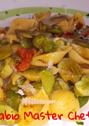 Foto di Conchiglie con Fave, Salsiccia Stagionata e Pecorino