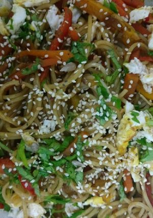 Una foto de Fideos con verduras salteadas (espíritu oriental)