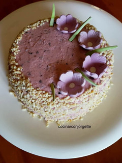 Una foto de Pastel buttercream al limón y arándanos