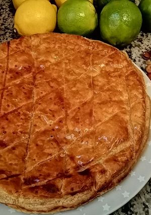 Une photo de Galette des rois aux noisettes 🌰façon grand mère 🍵