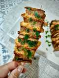 Brocheta de solomillo y queso con tortilla de trigo