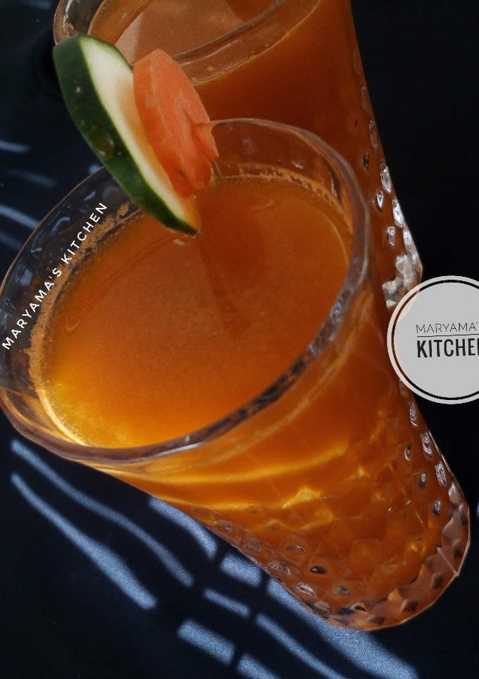 A picture of Carrot and cucumber juice.