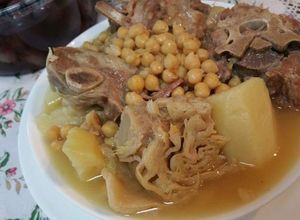 Foto principal de Puchero de garbanzos con repollo