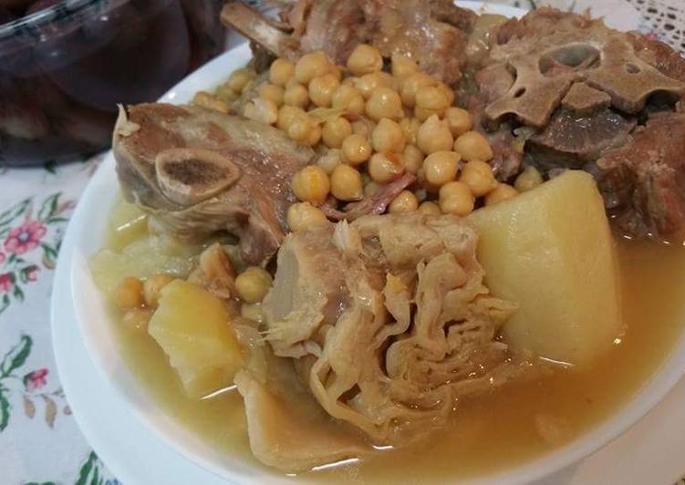 Puchero de garbanzos con repollo