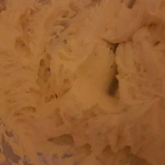 A picture of Buttercream icing.