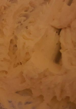 A picture of Buttercream icing.
