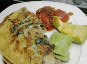 Una foto de Omelette de espinaca y champiñones 🍳🥚🥬