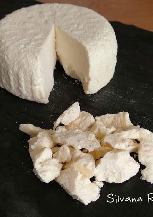 Una foto de 151.🧀Queso de kéfir ahumado y curado🍶