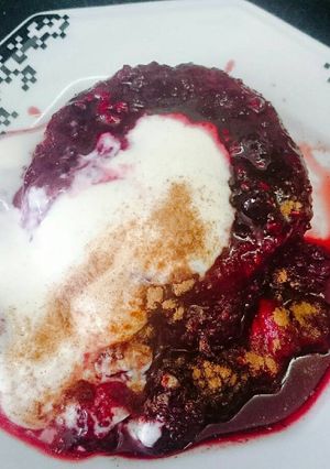 Foto de Donuts com frutas vermelhas mel e iogurte