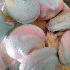 A picture of Rainbow Meringue.