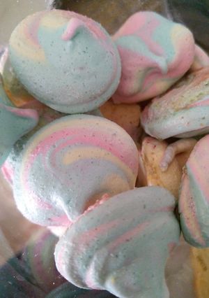 A picture of Rainbow Meringue.