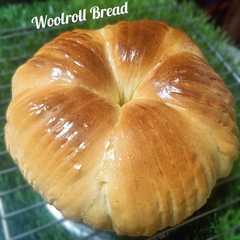 A picture of Woolroll Bread Isi Abon Keju.