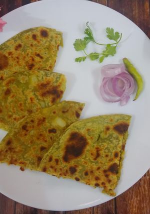 স্টাফড পালং পরটা(stuffed Palak Paratha recipe in Bengali) রেসিপির প্রধান ছবি