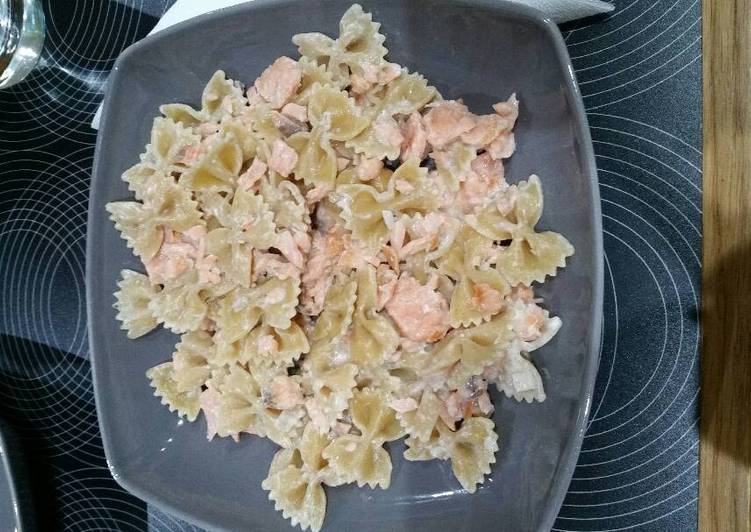 Ricetta Farfalle Al Salmone Speciali Di Sara Sacchini Cookpad