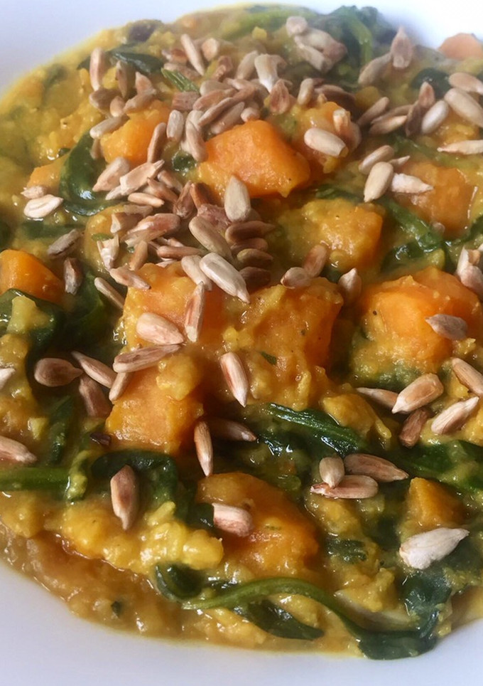 Una foto de Dhal o curry con boniatos