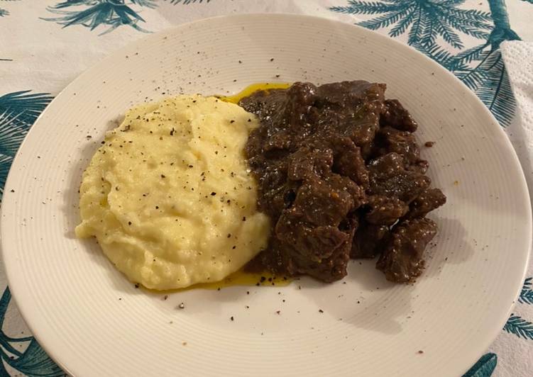 Step-by-Step Guide to Prepare Veloce Spezzatino al barolo con Purea