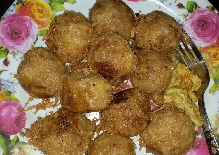 Potatoes and meatballs