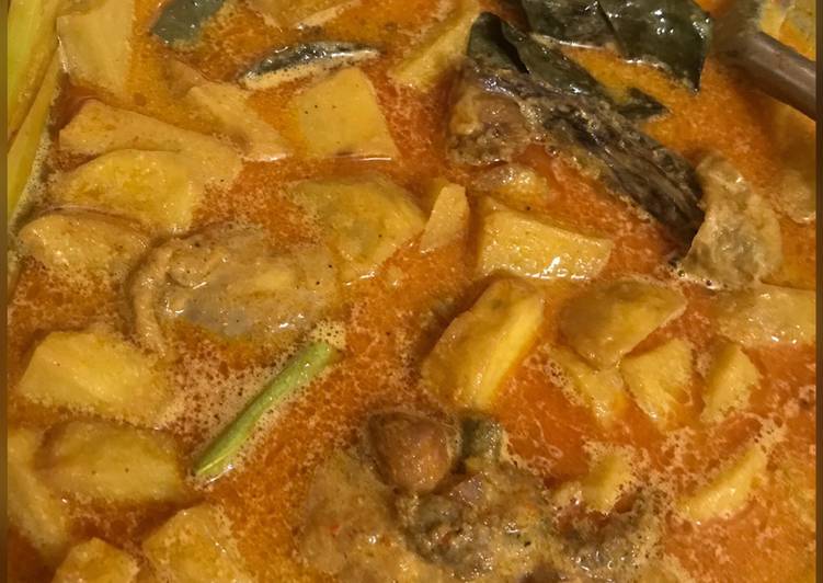 Kare Ayam kentang