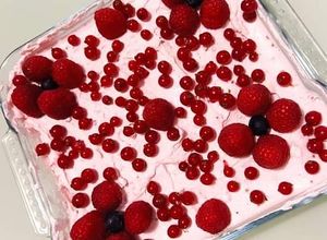 Foto di Tiramisù ai ribes lamponi e mirtilli