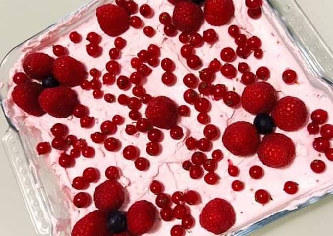 Tiramisù ai ribes lamponi e mirtilli