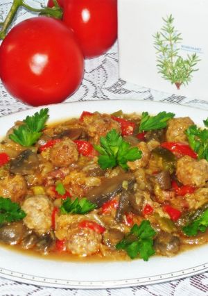Zdjęcie przepisu Bigos z pulpetami.