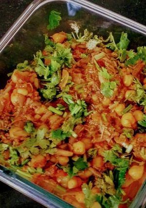 A picture of Banana flower with small cowpeas Curry.