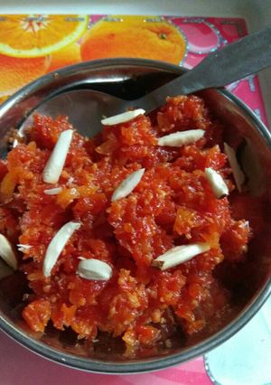 गाजर का हलवा (Gajar ka halva recipe in hindi) रेसिपी मुख्य फोटो