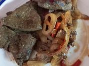 Una foto de bifes de hígado