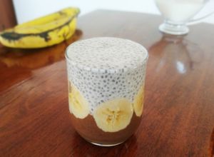 Una foto de Pudin de choco chía y plátano