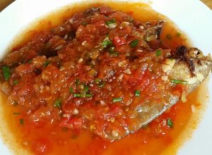 Hình của món Cá chiên sốt cà.