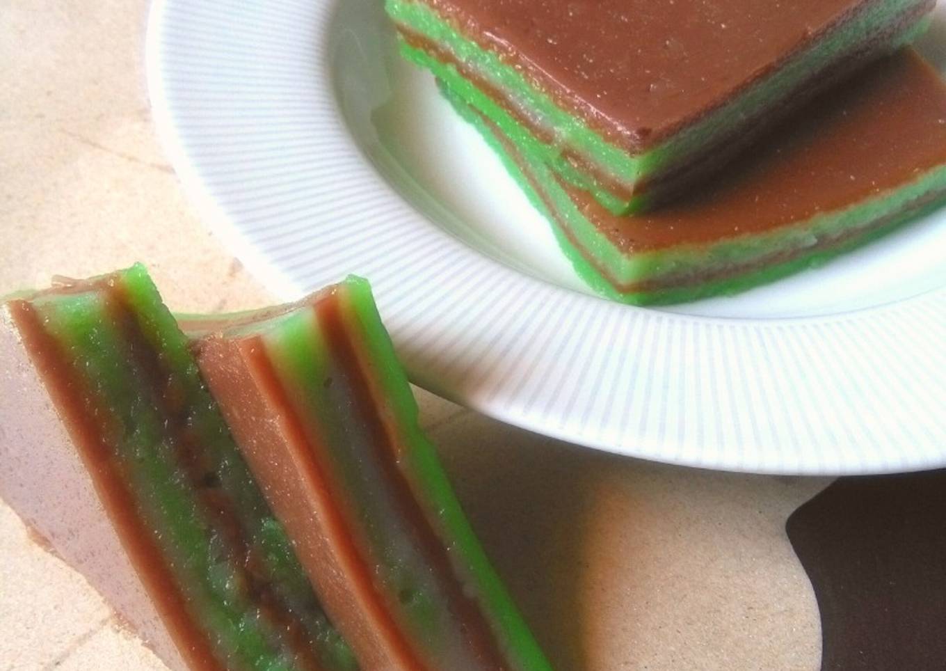 Kue lapis pandan cokelat