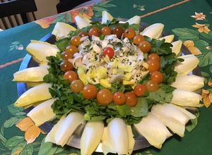 Une photo de Salade de cresson aux jeunes endives, tomates cerises et persil