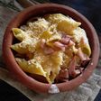 Fideos gratinados con crema y jamón