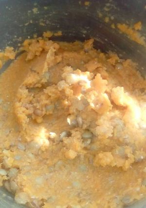 Una foto de Puré de zanahorias y lentejas rico en  hierro para bebés!!