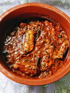 சாளை மீன் மிளகு கறி (Saalai Meen Milagu Kari Recipe in Tamil) செய்முறை முக்கிய புகைப்படம்