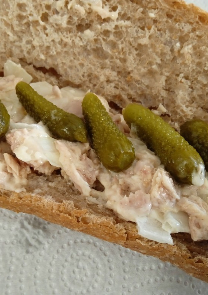 Una foto de Bocata de atún rápido