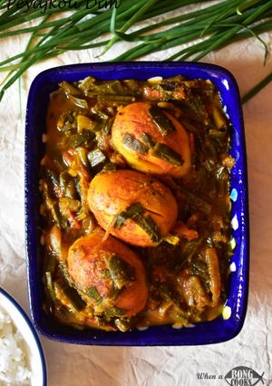 A picture of Peyajkoli Dim (Egg cooked with Spring Onion).